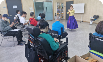 우리이웃장애인자립생활센터에서 진행하는 개인별자립지원 사업 중 하나인 숟가락난타 사진