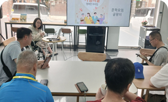 우리이웃장애인자립생활센터에서 진행하는 개인별자립지원 사업 중 하나인 문학자조모임 글팡이 사진